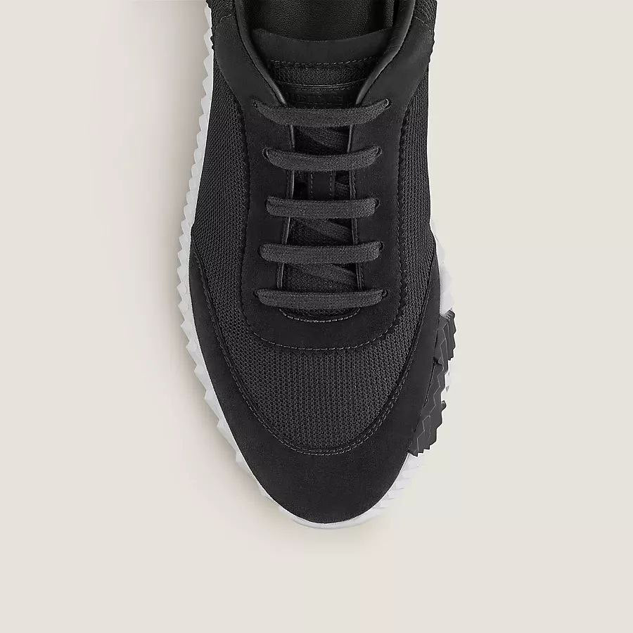 Sneakers Bouncing