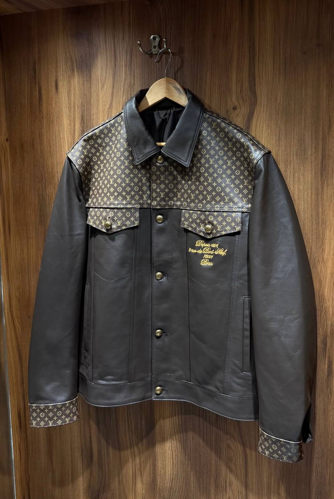 Veste trucker ornementée en cuir