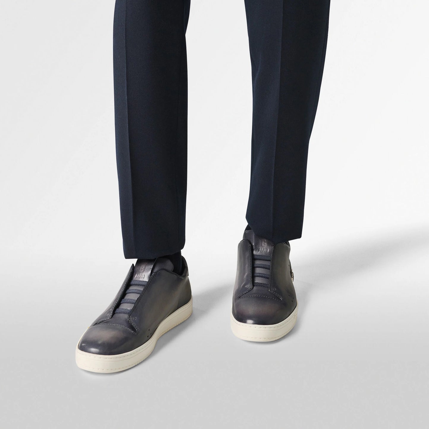 SNEAKER BERLUTI PLAYTIME EN CUIR DE VEAU VENEZIA SCRITTO EN LIGHT ALUMINIUM