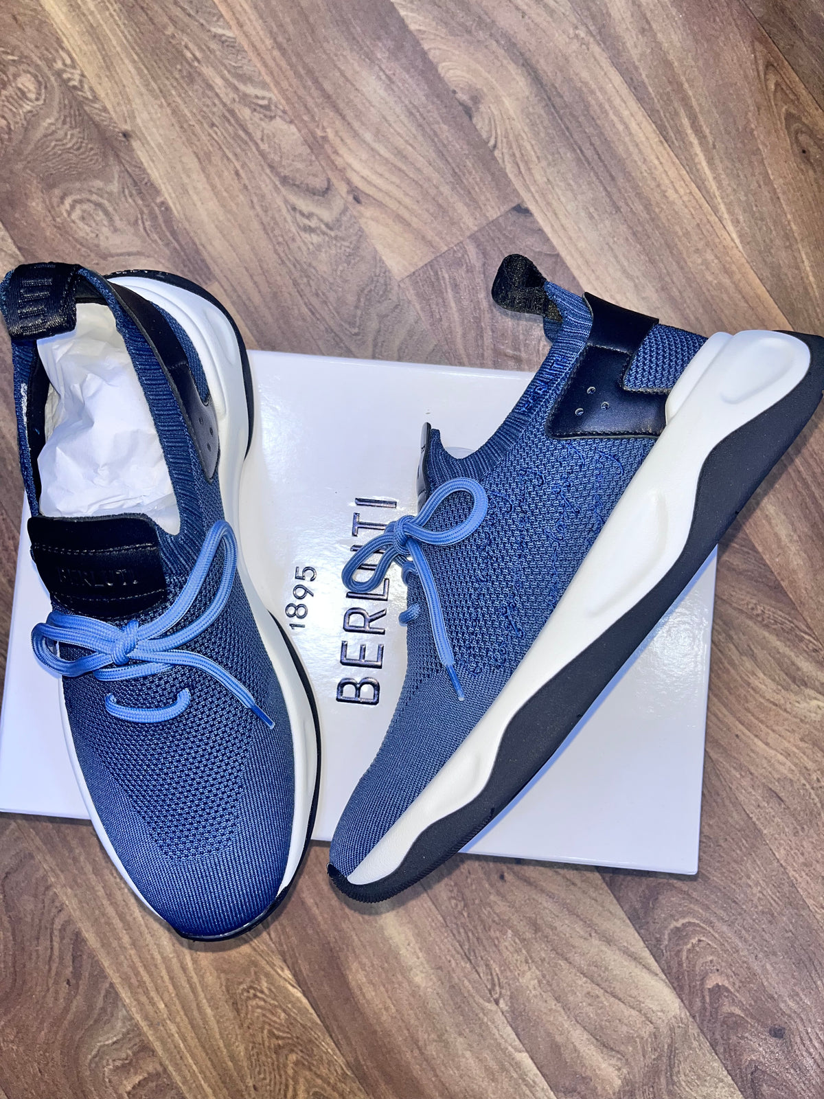 Shadow Sneaker